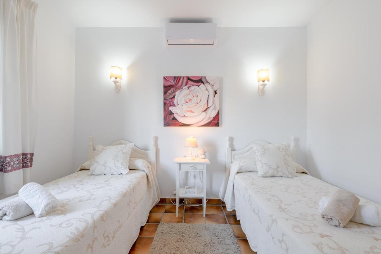 Cortijo La Rijana Villa Sayalonga Bagian luar foto
