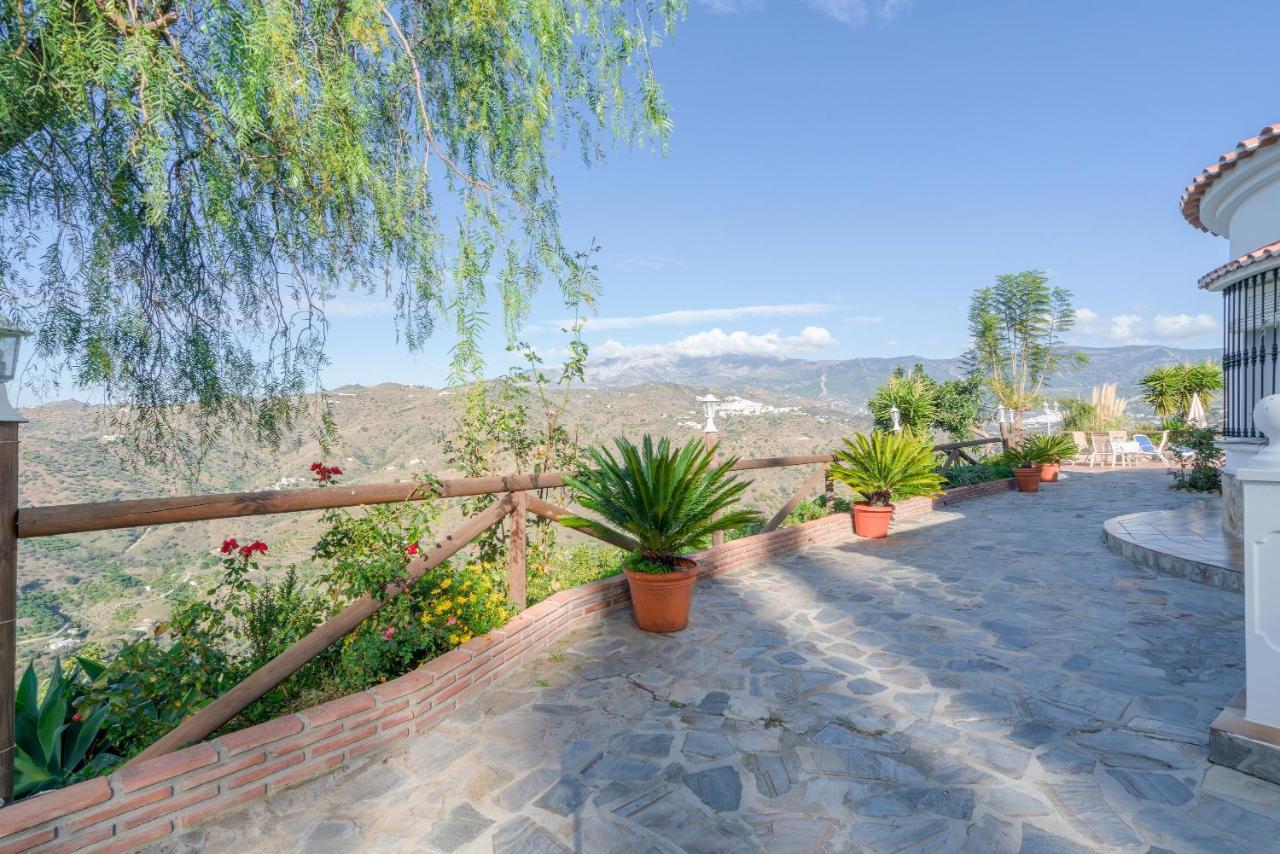 Cortijo La Rijana Villa Sayalonga Bagian luar foto