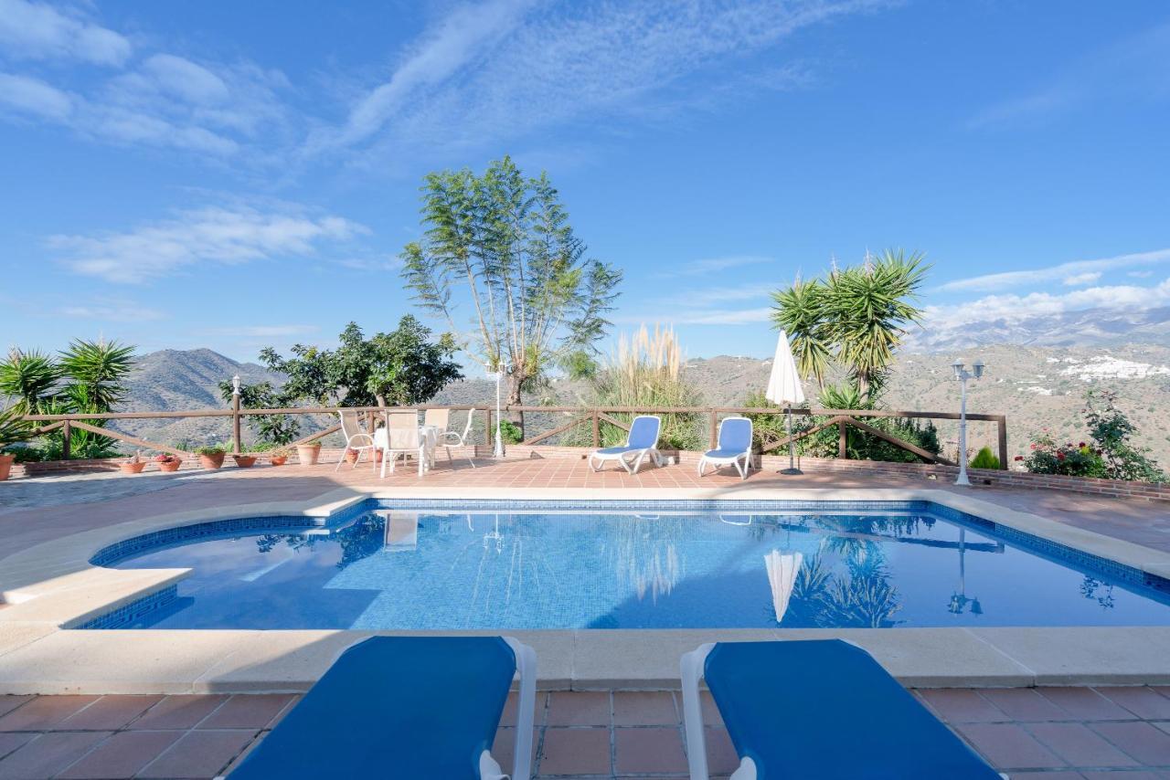 Cortijo La Rijana Villa Sayalonga Bagian luar foto