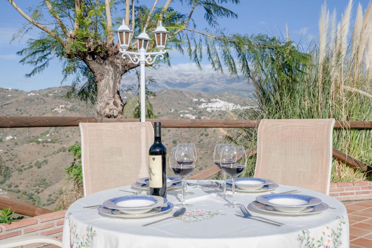 Cortijo La Rijana Villa Sayalonga Bagian luar foto