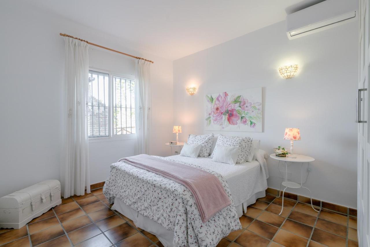 Cortijo La Rijana Villa Sayalonga Bagian luar foto
